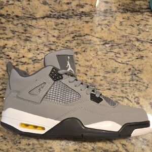 Jordan Retro 4's (2019) Cool Grey Size 12